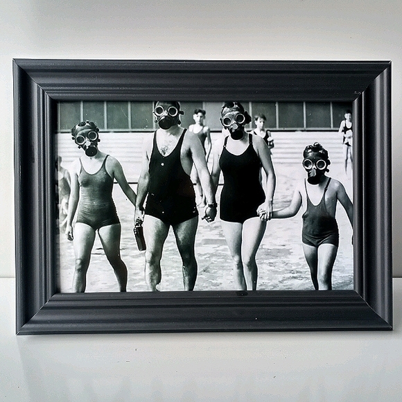Vintage Gasmask WW2 Family Swiming Oddity Retro Unusual 40s 50s Antique Photo - Picture 7 of 8